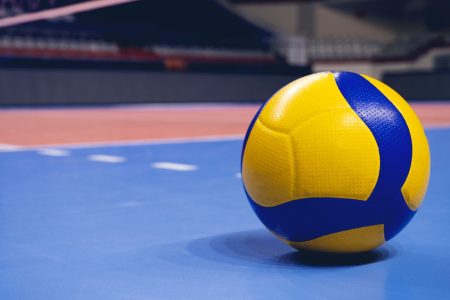 石川祐希選手 日本のビッグサーバー 各上チームでも負けないサーブの特徴と身体の使い方｜日本代表 男子バレーボール 国際大会 注目選手 解説