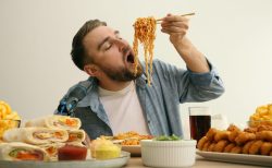 食べすぎた翌日に意識すること  浮腫みへの対処法 循環をよくするために水の摂取と有酸素運動｜ダイエット 食事 食べ過ぎ 暴飲暴食